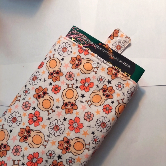 Chucks with sunglasses and flowers book sleeve - Picture 1 of 2